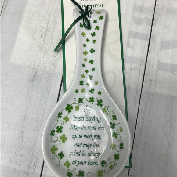 🍀 A Little Irish Luck Spoon Rest – Shamrock Clover Irish Saying – Kitchen Decor - Picture 5 of 7
